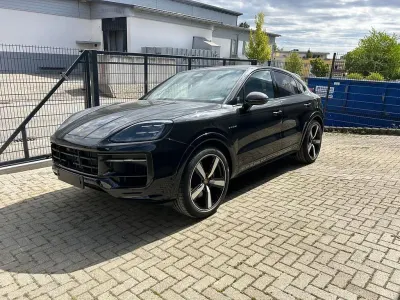 Neu Porsche Cayenne E-Hybrid Coupe 470 PS (345 kW) 2026 Schwarz SUV