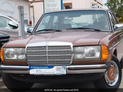 Gebraucht Mercedes 240 72 PS (52 kW) 1982 Braun Limousine