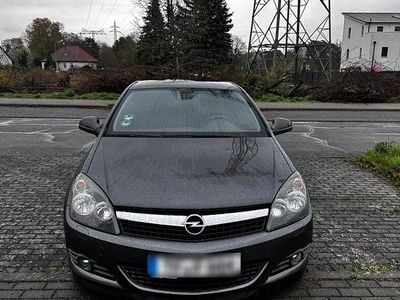 Usata Opel Astra GTC Edition 116 CV (85 kW) 2011 Grigio Coupé