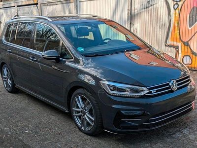 Gebraucht VW Touran Highline 150 PS (110 kW) 2019 Grau Van / Kleinbus