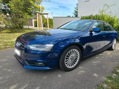 Gebraucht Audi A4 120 PS (88 kW) 2013 Blau Limousine