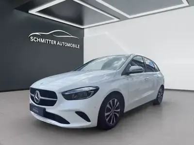 Gebraucht Mercedes B180 116 PS (85 kW) 2023 Weiß Kleinwagen