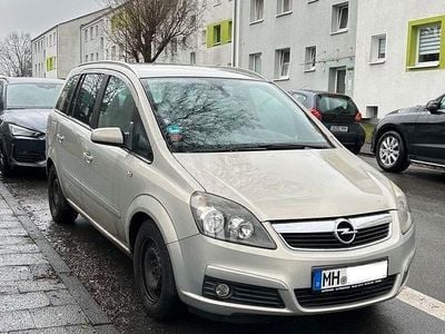 Grau Gebraucht 2007 Opel Zafira Edition+ Van / Kleinbus | 3.500 € (Etwas zu teuer)