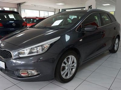 Grau Gebraucht 2014 Kia Ceed Sportswagon FIFA World Cup Edition Kombi | 9.490 € (Etwas zu teuer)