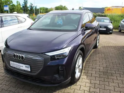 Gebraucht Audi Q4 e-tron Comfort 194 kW (265 PS) 2023 Violett SUV