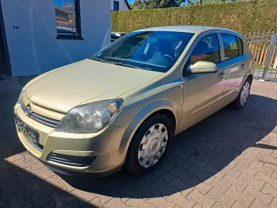 Usata Opel Astra 105 CV (77 kW) 2004 Oro Berlina