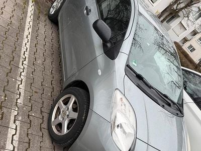 Gebraucht Toyota Yaris 69 PS (50 kW) 2006 Grau Kleinwagen