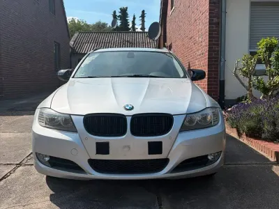 Gebraucht BMW 320 183 PS (134 kW) 2012 Silber Kombi
