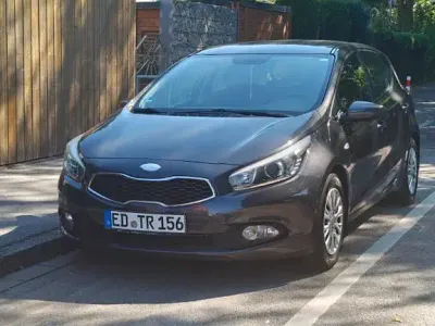 Gebraucht Kia Ceed Attract 99 PS (72 kW) 2014 Braun Kleinwagen