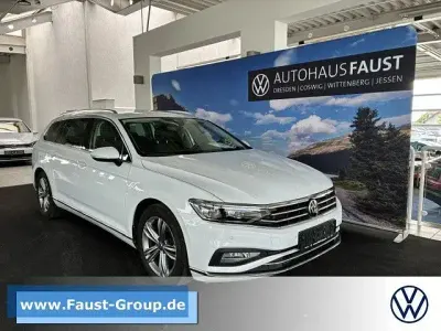 Usata VW Passat Elegance 150 CV (110 kW) 2023 Bianco Station wagon