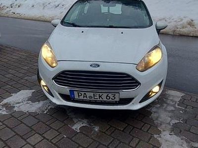 Weiß Gebraucht 2013 Ford Fiesta Trend Kleinwagen | 3.333 €