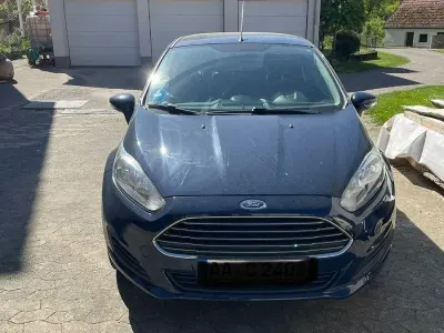 Używany Ford Fiesta Ambiente 60 KM (44 kW) 2014 Niebieski Hatchback