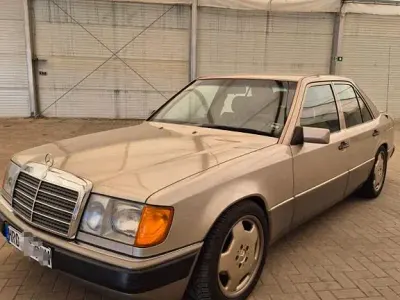 Gebraucht Mercedes 230 132 PS (97 kW) 1990 Gold Limousine