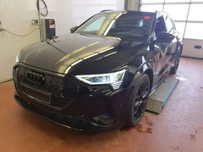 Gebraucht Audi e-tron Sport 369 kW (503 PS) 2022 Schwarz SUV