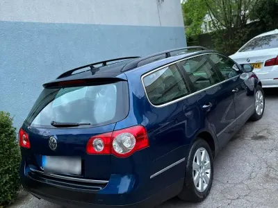 Gebraucht VW Passat 140 PS (102 kW) 2009 Blau Kombi
