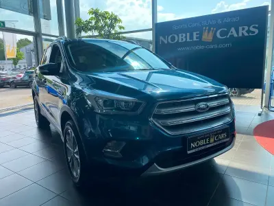 Gebraucht Ford Kuga Titanium 175 PS (128 kW) 2020 Chroma blau metallic (metallic) SUV