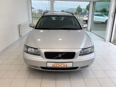 Używany Volvo V70 Comfort 140 KM (102 kW) 2001 Srebrny Kombi