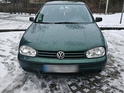 Grün Gebraucht 2000 VW Golf IV Kleinwagen | 1.400 € (Fairer Preis)