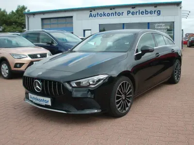 Gebraucht Mercedes CLA180 Shooting Brake 136 PS (100 kW) 2020 Schwarz Kombi