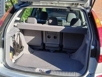 Nissan Almera Tino
