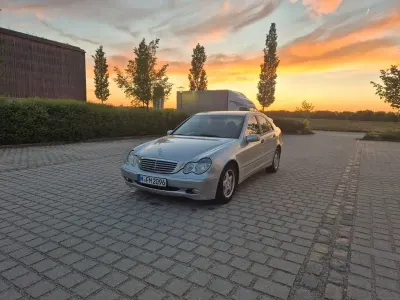 Gebraucht Mercedes C220 Classic 150 PS (110 kW) 2004 Silber Limousine