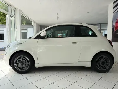 Gebraucht Fiat 500e Icon 86 kW (118 PS) 2022 Weiß Limousine