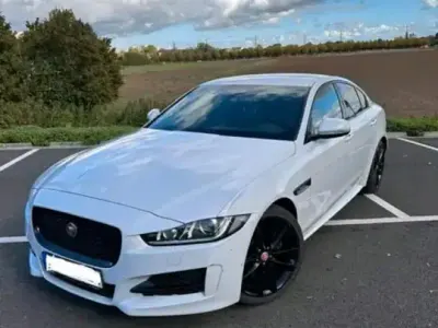 Gebraucht Jaguar XE R-Sport 180 PS (132 kW) 2015 Weiß Limousine
