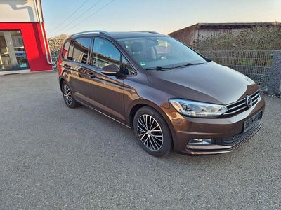 Gebraucht VW Touran Comfortline 150 PS (110 kW) 2016 Braun Van / Kleinbus
