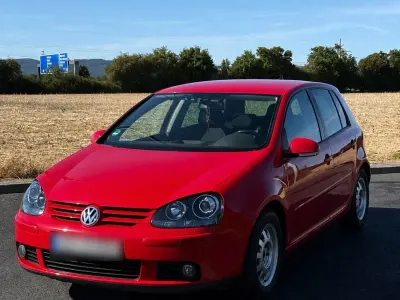 Gebraucht VW Golf V 105 PS (77 kW) 2008 Rot Kleinwagen