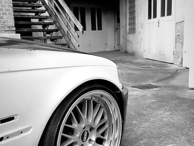 BMW 323