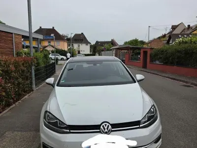 Second-hand VW Golf VII Comfortline 125 CP (91 kW) 2017 Alb Berlinǎ