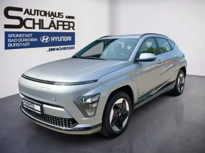 Gebraucht Hyundai Kona Advantage 114 kW (156 PS) 2024 Shimmering silver / met SUV