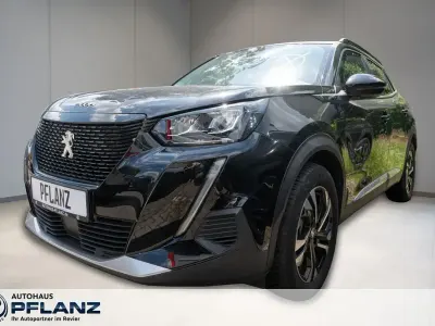 Gebraucht Peugeot e-2008 Allure 100 kW (136 PS) 2022 Schwarz SUV