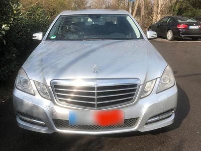 Gebraucht Mercedes E220 170 PS (125 kW) 2011 Silber Limousine