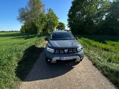 Begagnad Dacia Duster Extreme 150 HK (110 kW) 2022 Grå SUV