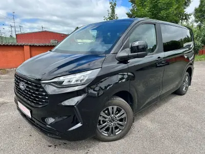 Gebraucht Ford Tourneo Titanium 136 PS (100 kW) 2025 Obsidianschwarz metallic Van / Kleinbus