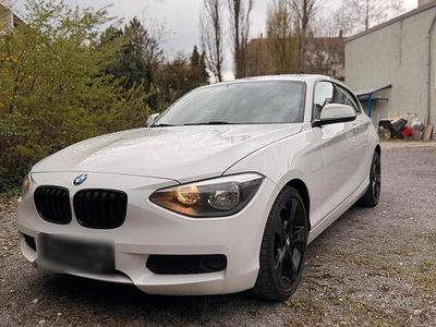 Usata BMW 114 102 CV (75 kW) 2015 Bianco Utilitaria