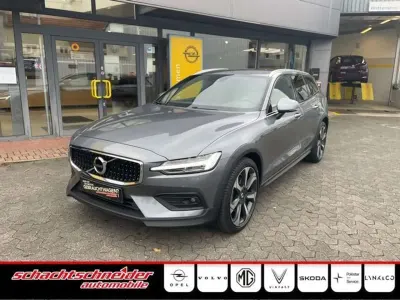 Gebraucht Volvo V60 CC Pro 197 PS (144 kW) 2021 Osmium graumetallic Kombi