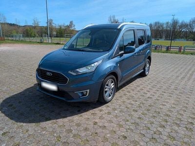 Second-hand Ford Tourneo Titanium 120 CP (88 kW) 2021 Albastru Monovolum