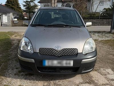 Gebraucht Toyota Yaris 65 PS (47 kW) 2005 Silber Limousine