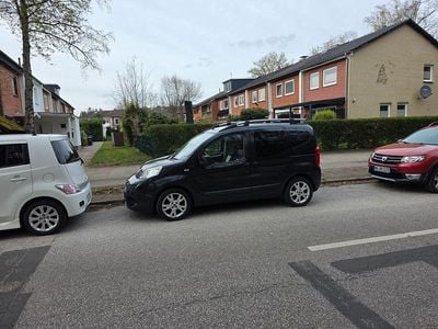 Second-hand Fiat Qubo Trekking 75 CP (55 kW) 2015 Negru Monovolum