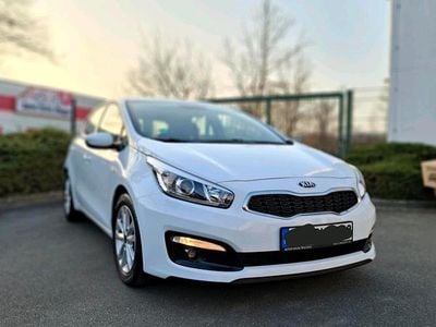 Gebraucht Kia Ceed 100 PS (73 kW) 2016 Weiß Kleinwagen