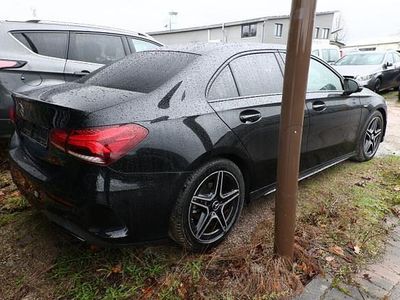 Nachtschwarz nachtschwarz Gebraucht 2021 Mercedes A180 Edition Limousine | 28.287 € (Etwas zu teuer)