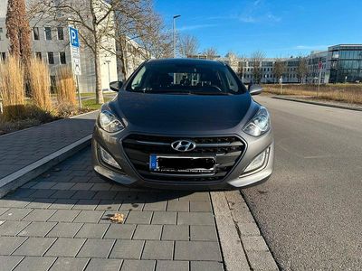 Gebraucht Hyundai i30 110 PS (80 kW) 2015 Grau Kombi