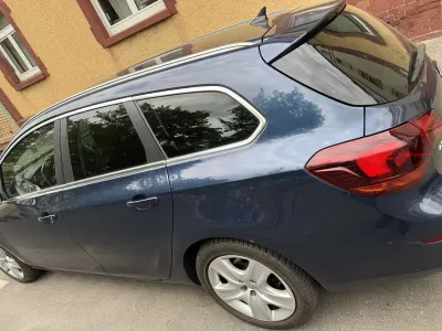Używany Opel Astra Innovation 140 KM (102 kW) 2011 Niebieski Kombi