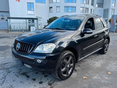 Schwarz Gebraucht 2008 Mercedes 320 SUV | 10.999 €