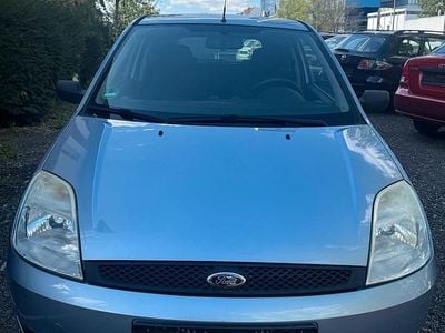 Usata Ford Fiesta 69 CV (50 kW) 2004 Blu Utilitaria