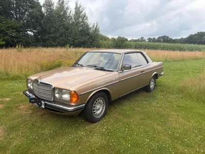 Gebraucht Mercedes 230 136 PS (100 kW) 1983 Gold Coupé
