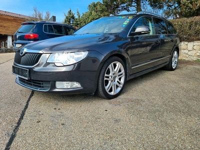 Gebraucht Skoda Superb 200 PS (147 kW) 2011 Grau Kombi