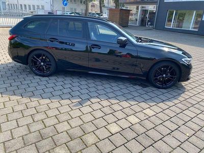 Schwarz Gebraucht 2020 BMW 320 Sport Line Kombi | 22.900 € (Teuer)